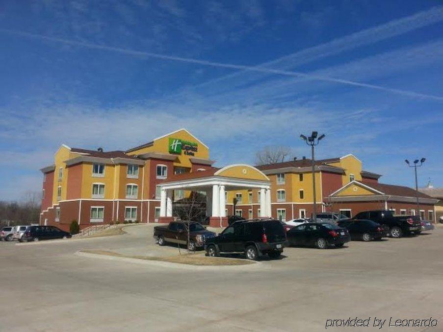 Holiday Inn Express Hotel & Suites Kansas City Sports Complex, An Ihg Hotel Exterior photo